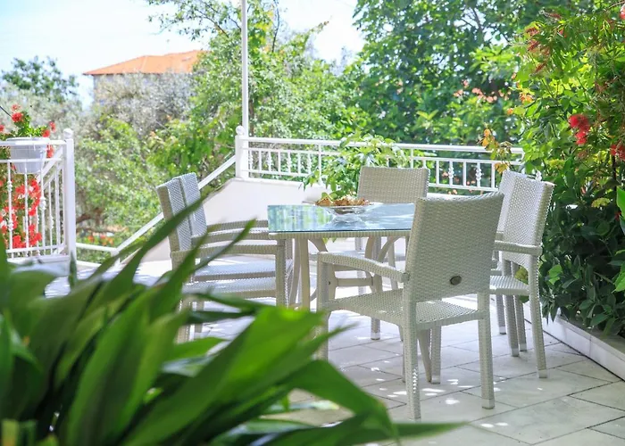 Nina * Szkála Potamiász